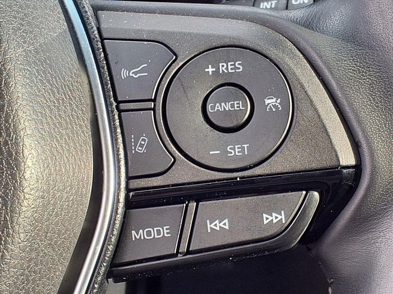 Used 2022 Toyota Venza XLEImage 19