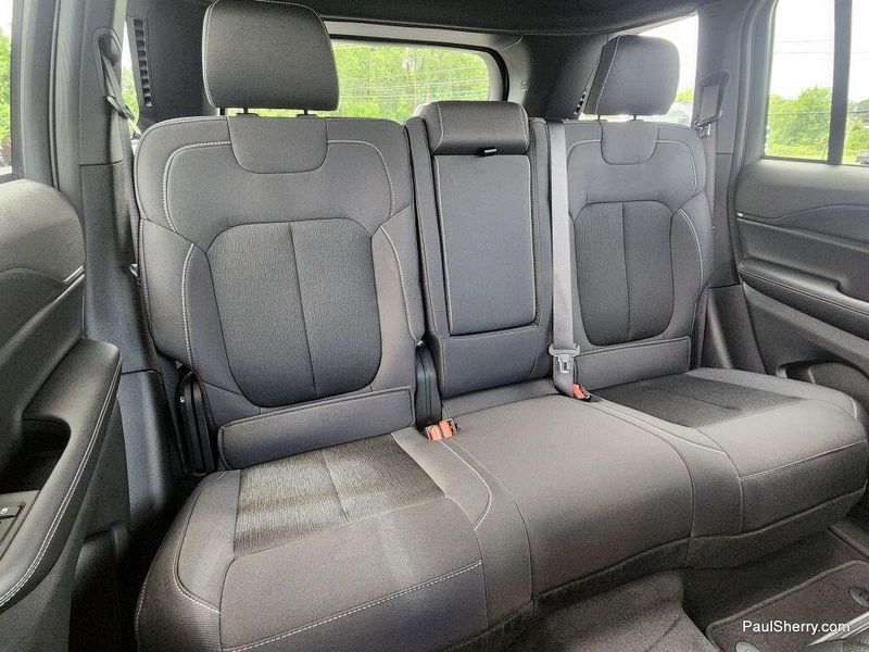 New 2025 Jeep Grand Cherokee Laredo 4x2Image 42