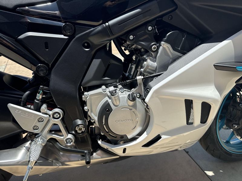 2025 CFMOTO 675SS Image 14