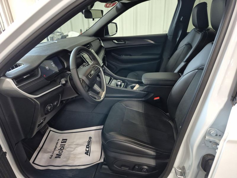 2025 Jeep Grand Cherokee L Altitude X 4x4Image 25