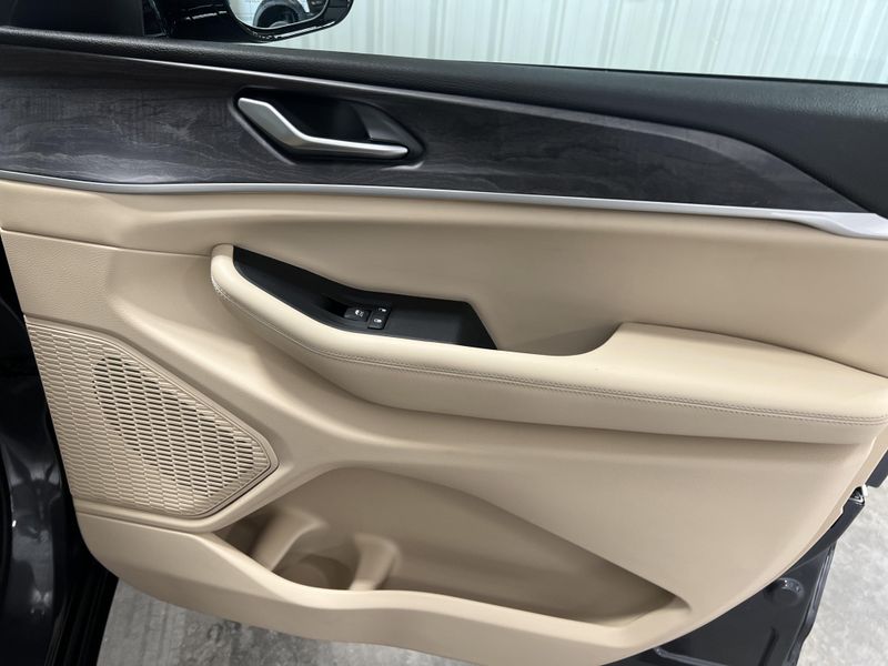 Used 2025 Jeep Grand Cherokee LimitedImage 8