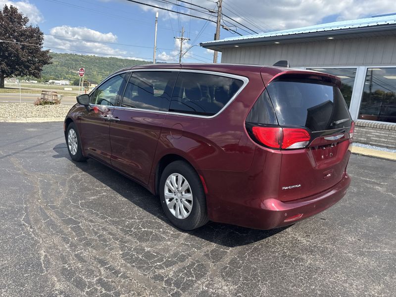 2018 Chrysler Pacifica L photo 8