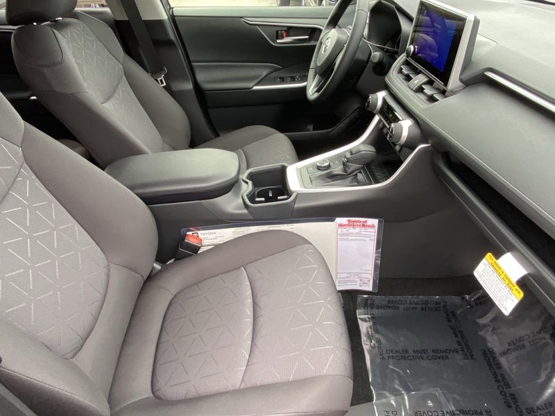 New 2025 Toyota RAV4 Hybrid XLEImage 10