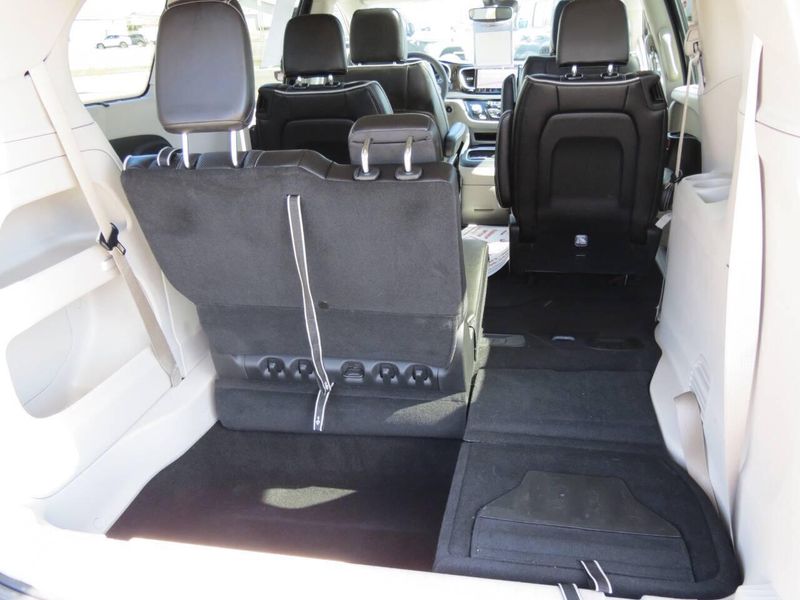 Used 2024 Chrysler Pacifica Limited 4dr Mini VanImage 25