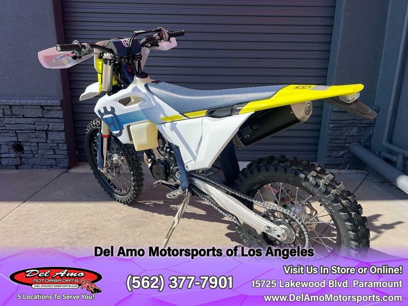 2024 HUSQVARNA FE 501W  in a WHITE exterior color. Del Amo Motorsports of Los Angeles (562) 262-9181 delamomotorsports.com 