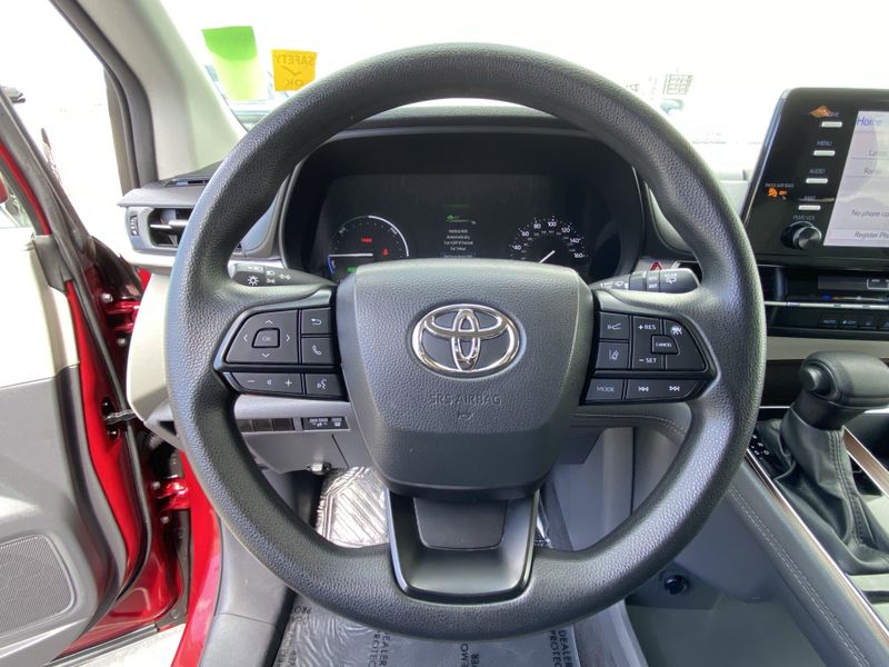 2024 Toyota Sienna LEImage 27
