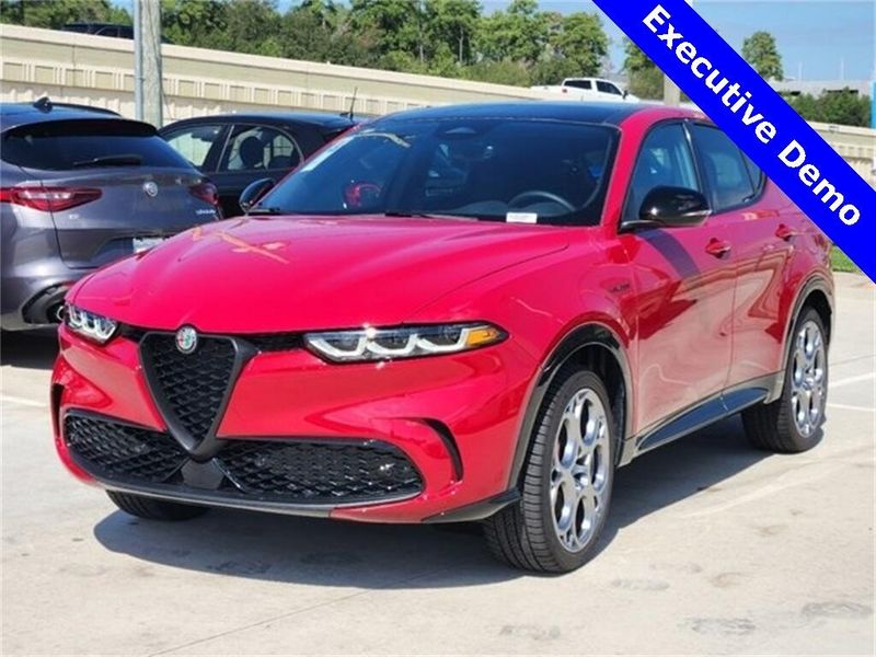 2024 Alfa Romeo Tonale Veloce Eawd in a Alfa Rosso (Red) exterior color and Blackinterior. Northside Alfa Romeo of Houston 281-475-4549 alfaromeousaofnorthhouston.com 