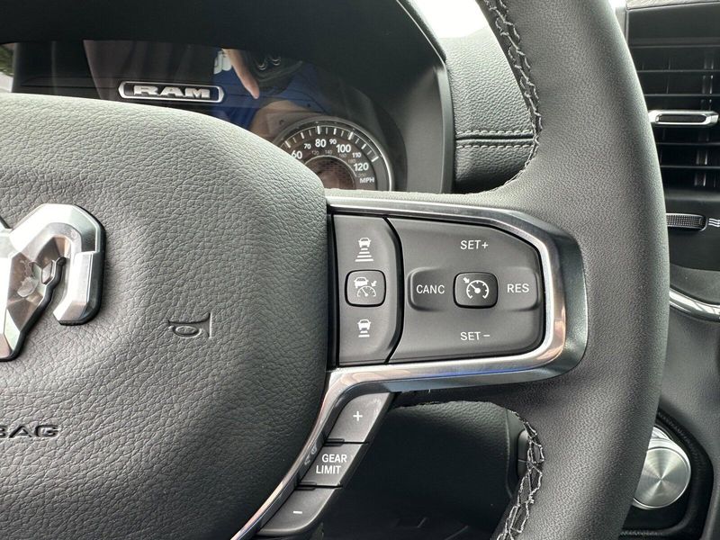 2025 RAM 1500 LaramieImage 18