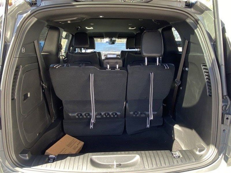 2023 Chrysler Pacifica Plug-in Hybrid Touring LImage 12