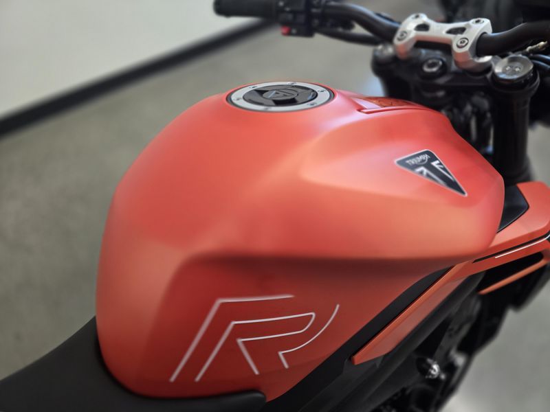 New 2025 Triumph STREET TRIPLE 765 R 