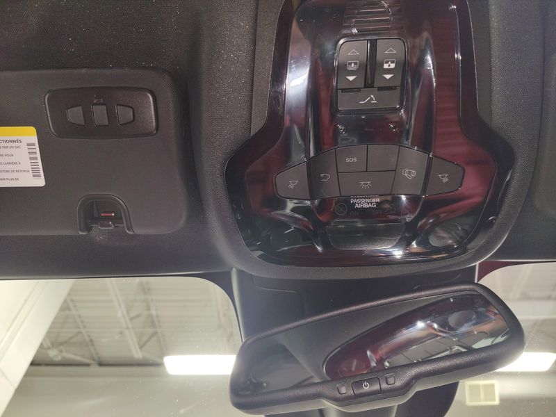 Used 2022 Alfa Romeo Giulia Veloce AWD w/Sunroof/NavImage 25