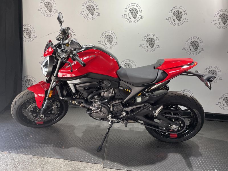 2024 Ducati MONSTER PLUS