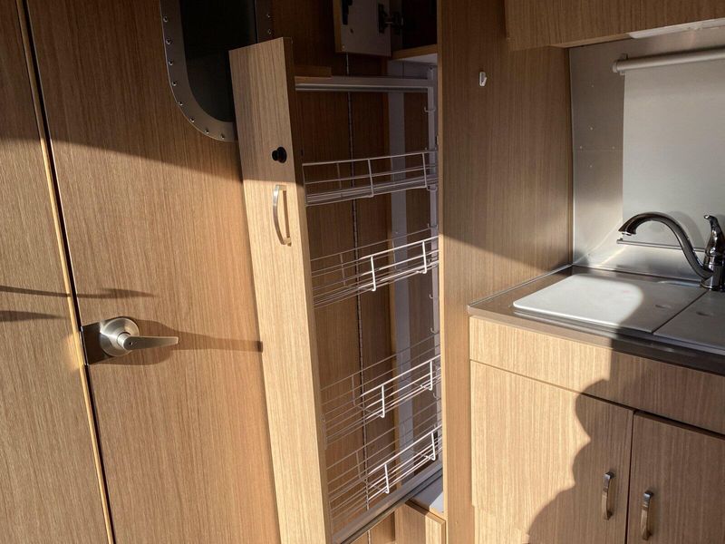 Used 2019 AIRSTREAM FLYING CLOUD 23FB Image 13