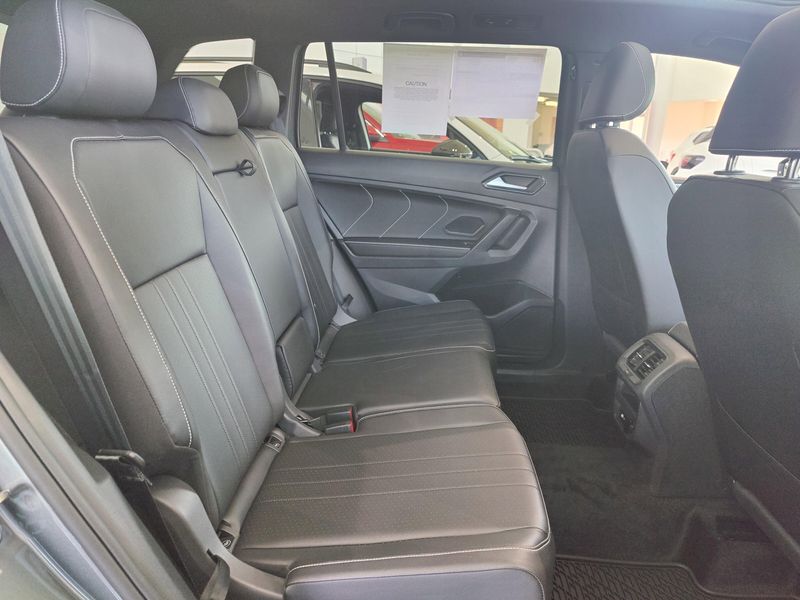 2024 Volkswagen Tiguan SE R-Line Black AWD w/SunroofImage 17