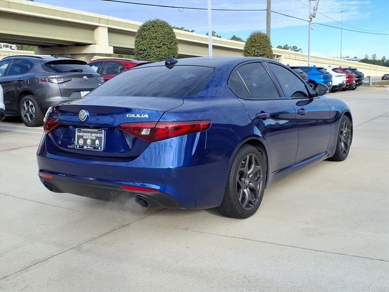 Used 2022 Alfa Romeo Giulia TiImage 7