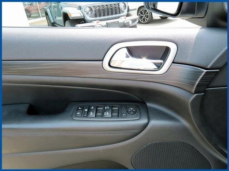 Used 2022 Jeep Grand Cherokee WK Laredo XImage 12
