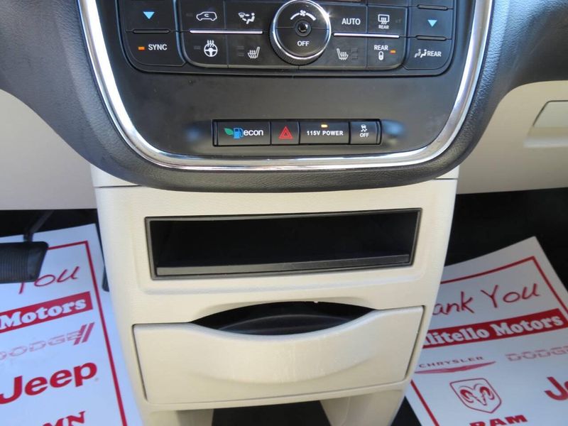 Used 2014 Chrysler Town & Country Touring L 4dr Mini VanImage 23