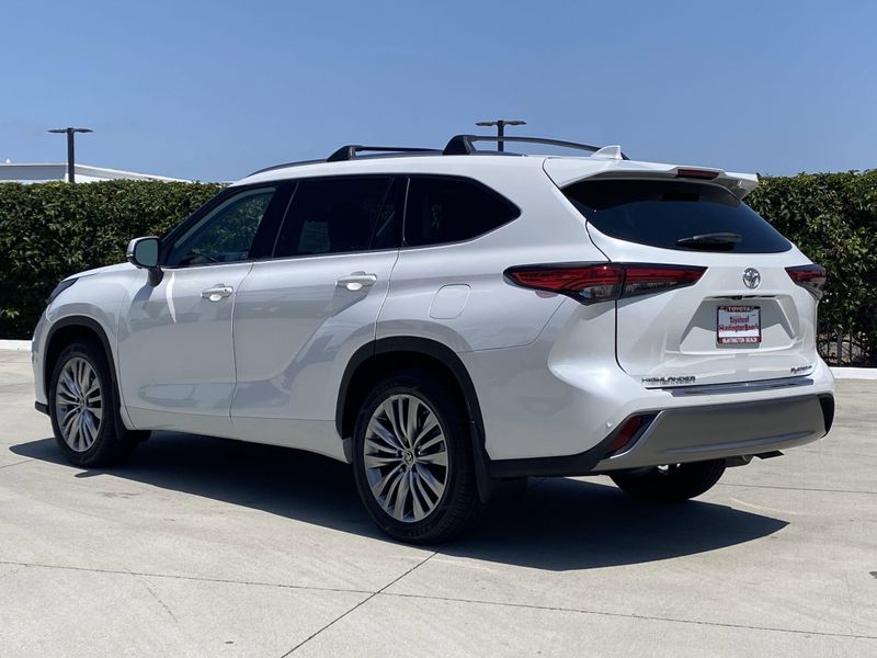 New 2023 Toyota Highlander PlatinumImage 5