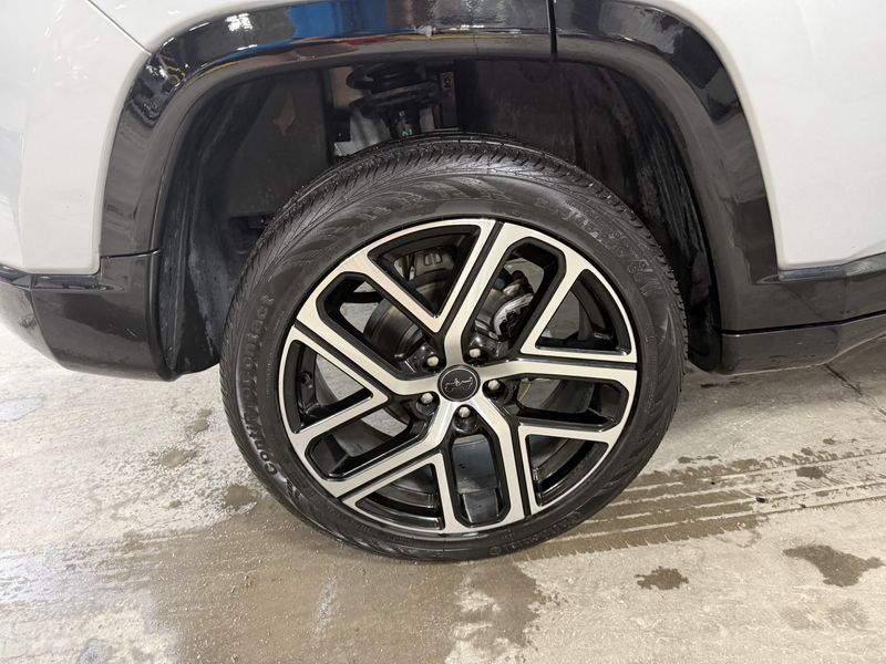 Used 2025 Jeep Compass LimitedImage 8