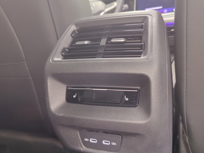 Used 2025 Volkswagen Tiguan SEL AWD R-Line w/Sunroof & NavImage 21