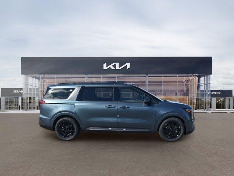 New 2027 Kia Carnival SXImage 2