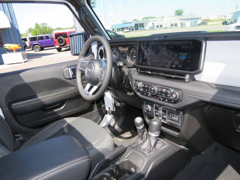 Used 2025 Jeep Wrangler 4xE Sahara 4x4 4dr SUVImage 7