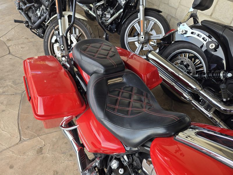 USED 2010 HARLEY ROAD GLIDE CUSTOM BASE Image 12