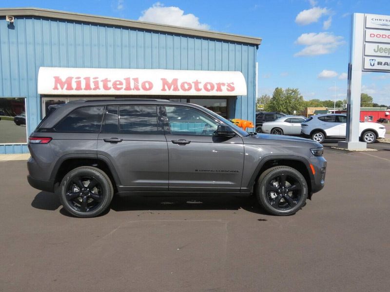 New 2025 Jeep Grand Cherokee L Altitude X 4x4Image 1