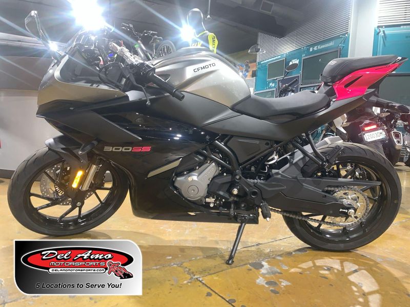 New 2025 CFMOTO 300SS Image 1