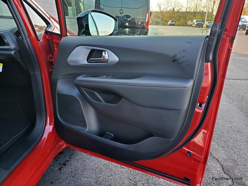 New 2026 Chrysler Pacifica Limited