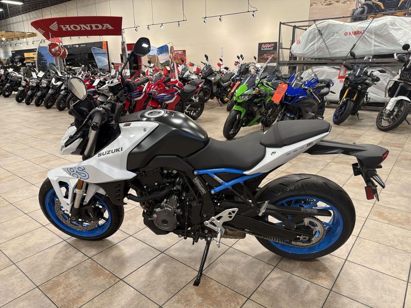 Used 2023 Suzuki GSX-8S Image 13
