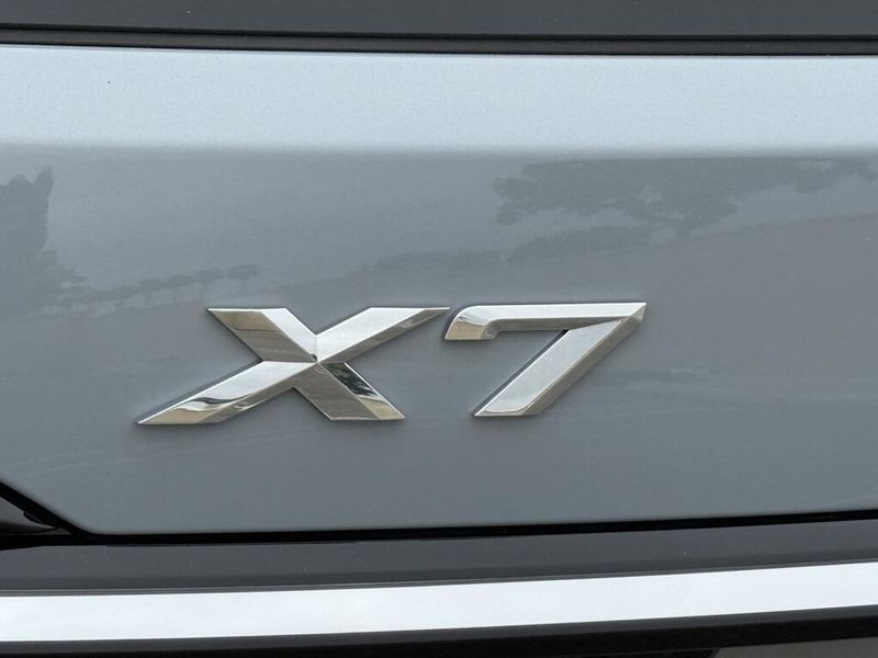 2023 BMW X7 xDrive40iImage 13