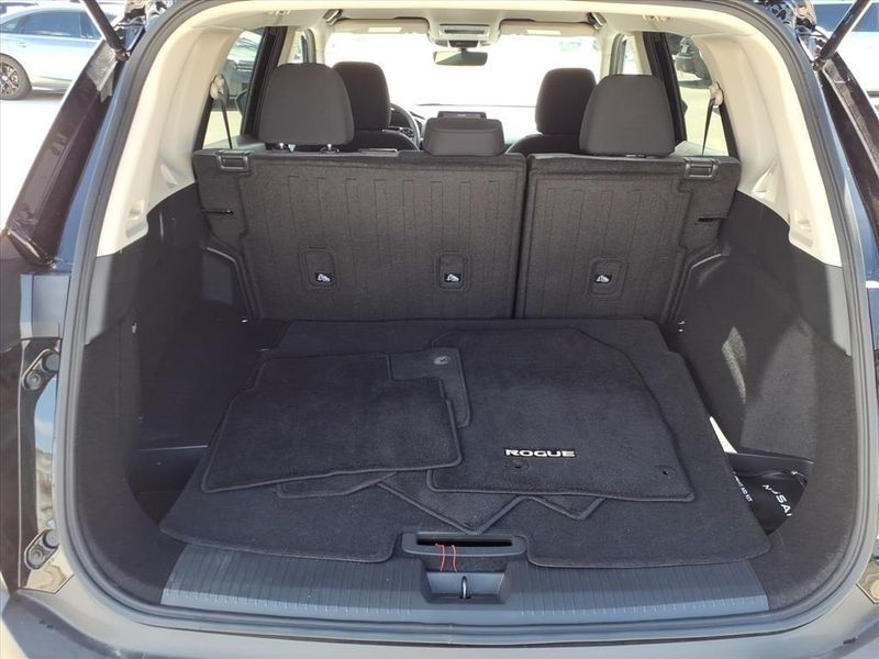 Used 2023 Nissan Rogue SVImage 13