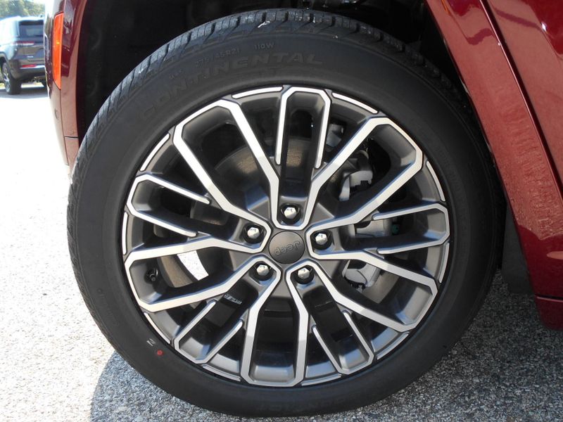 New 2025 Jeep Grand Cherokee L Summit Reserve 4x4Image 12