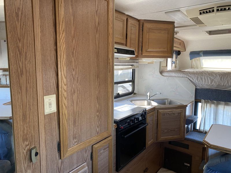 1994 LANCE 880 CAMPER Image 7