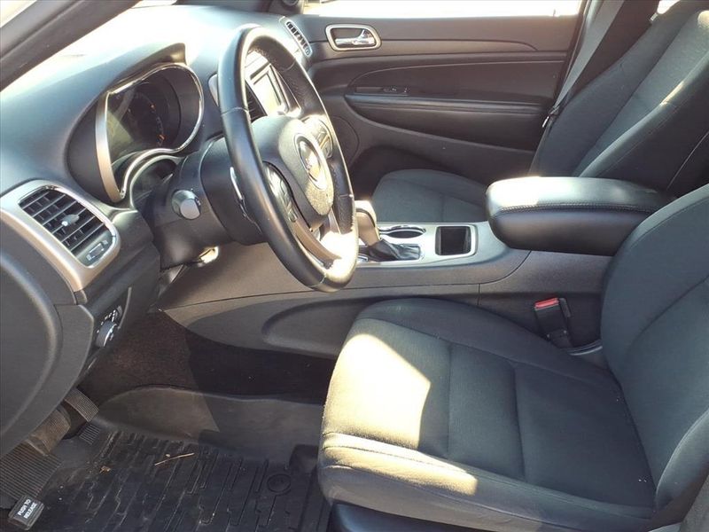 Used 2017 Jeep Grand Cherokee LaredoImage 16