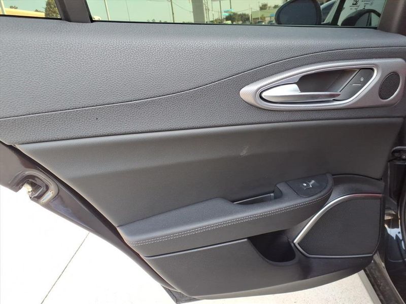 Used 2022 Alfa Romeo Giulia VeloceImage 11