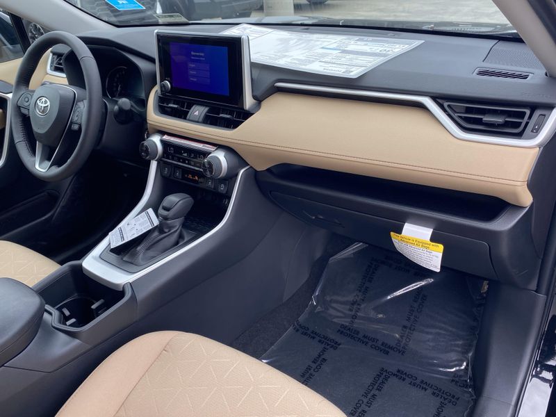 2025 Toyota RAV4 XLEImage 9