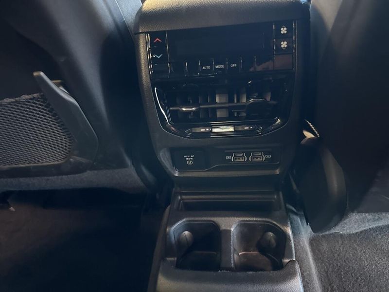 2022 Jeep Grand Cherokee L Altitude