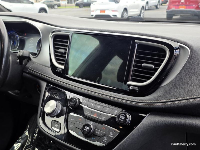 Used 2021 Chrysler Pacifica Touring L S