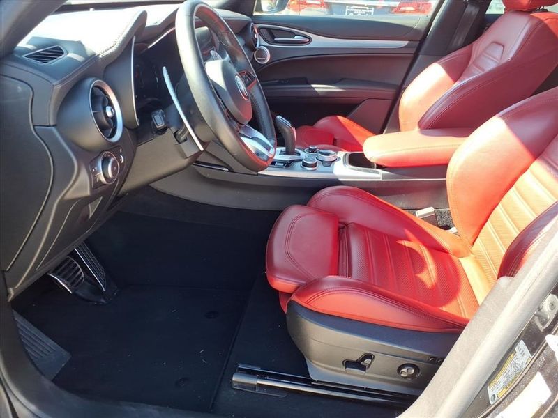 Used 2024 Alfa Romeo Stelvio VeloceImage 19
