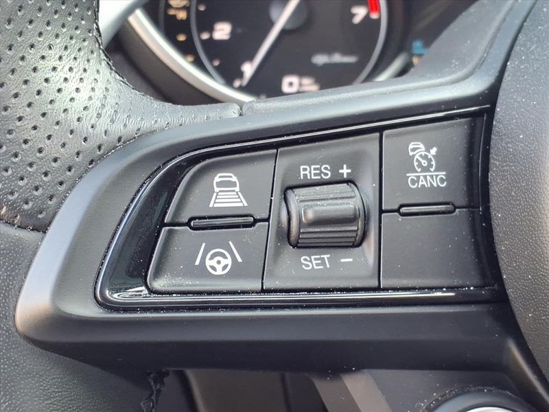Used 2022 Alfa Romeo Giulia VeloceImage 23