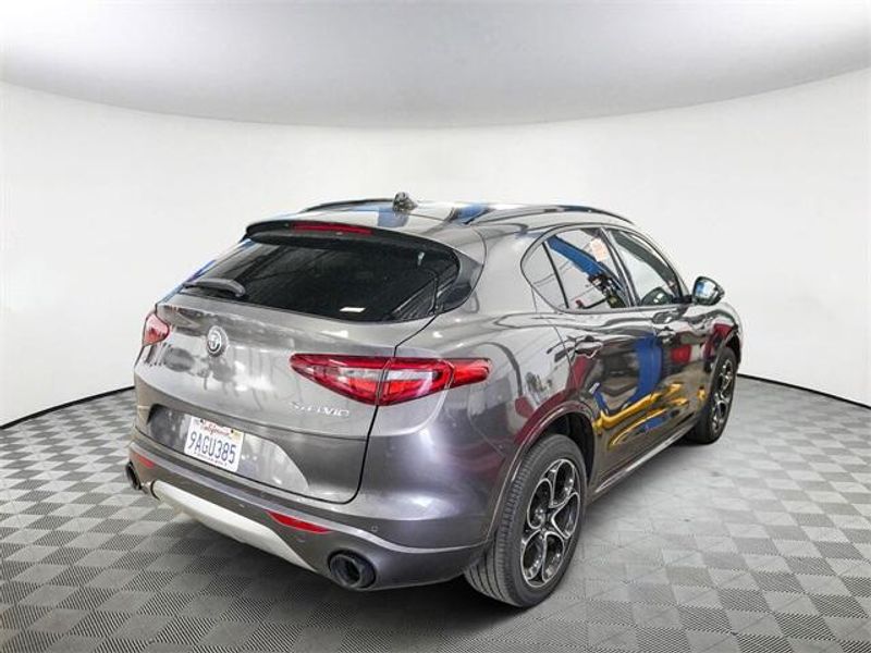 2022 Alfa Romeo Stelvio TiImage 8