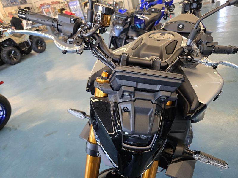 2025 Yamaha MT09 SP LIQUID METAL RAVEN Image 19