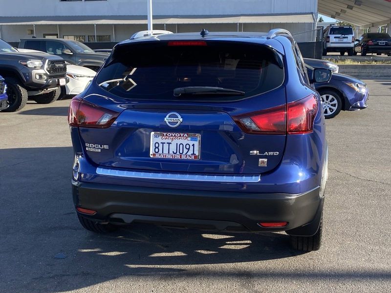 2017 Nissan Rogue Sport SVImage 5