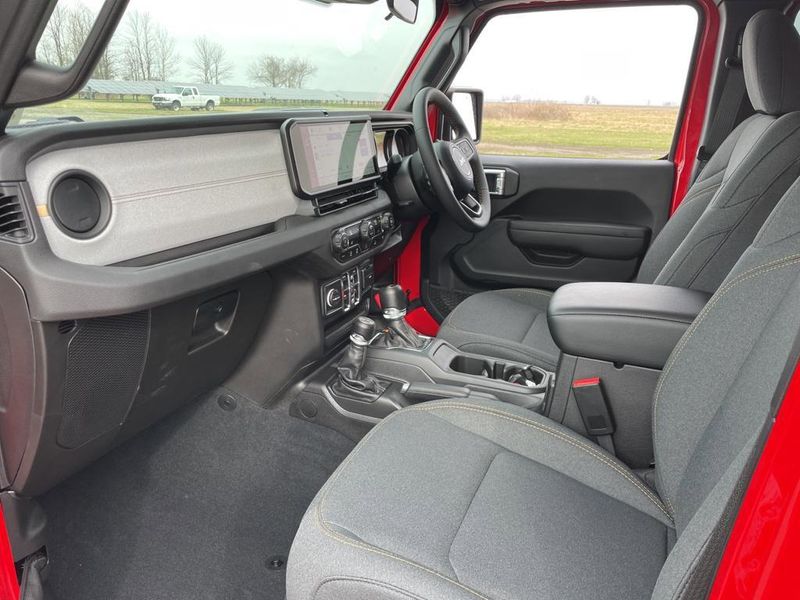 2024 Jeep Wrangler Unlimited Sport RHD photo 8
