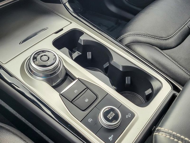 2024 Ford Explorer ST photo 17