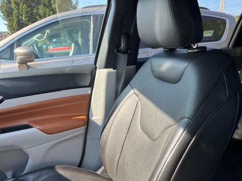 Used 2023 Jeep Compass LimitedImage 8