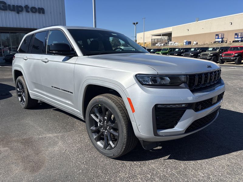 New 2026 Jeep Grand Cherokee Limited Reserve 4x4Image 3