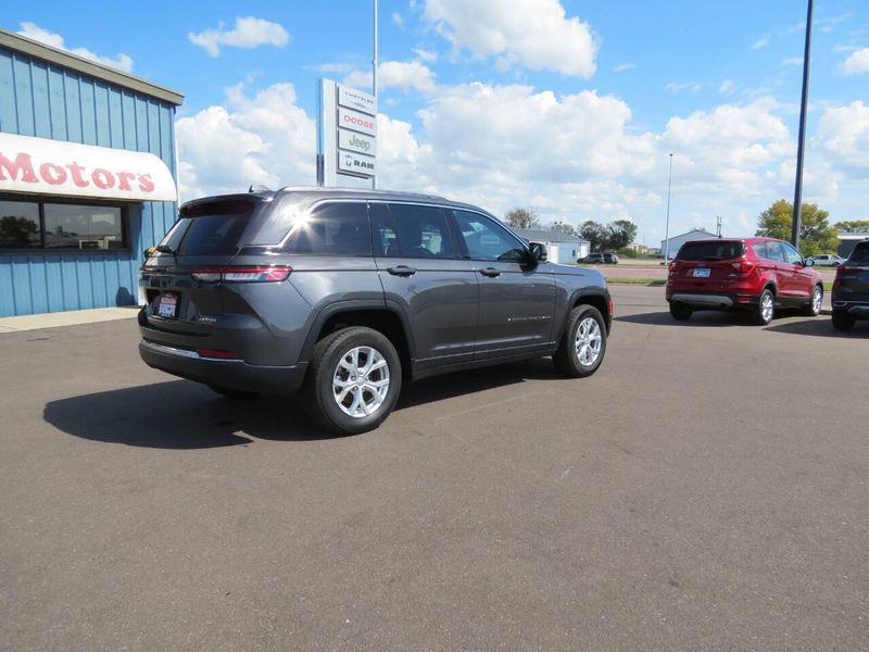 2023 Jeep Grand Cherokee Limited 4x4 4dr SUVImage 6